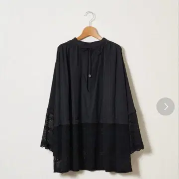 페더 레이스 절개 개더 블라우스