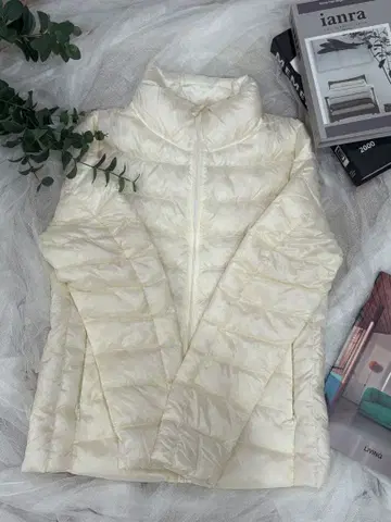 유니클로 울트라 라이트 다운 화이트