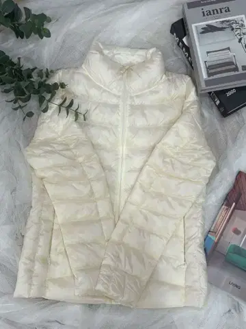 유니클로 울트라 라이트 다운 화이트