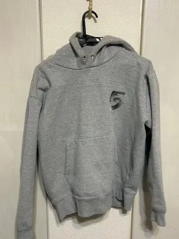 그레이 후드 부착 맨투맨 5 자수