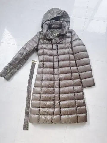 Herno 후드 부착 그레이 다운 자켓 38