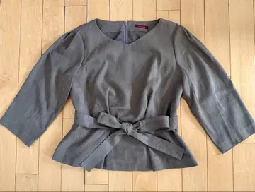 다크 브라운 상의 허리 리본 포함