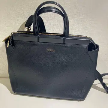 새상품급 FURLA 블랙 가죽 핸드백 숄더백