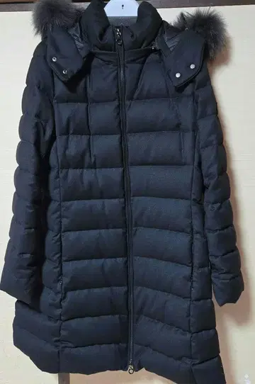 TATRAS 블랙 다운 자켓 후드 부착