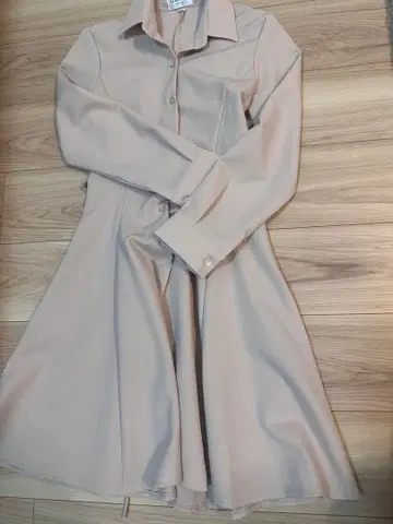 베이지 셔츠 원피스 긴팔 뒷면 허리 리본