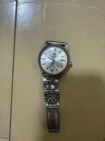 실버 스테인리스 아날로그 시계 RADO.