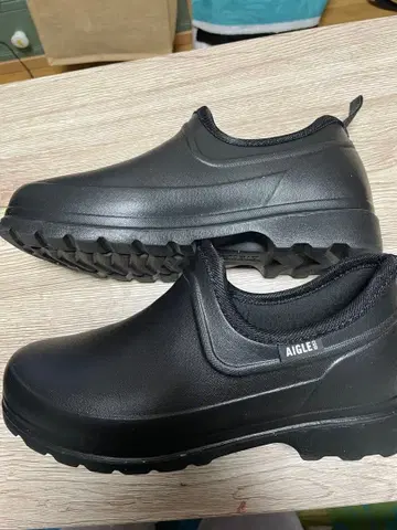 AIGLE 블랙 레인 슈즈 39