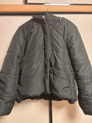 블랙 후드 부착 다운 자켓 M 사이즈