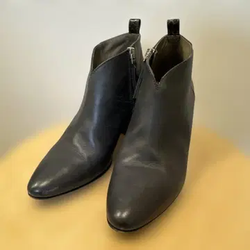 블랙 가죽 부티 지퍼 장식 중간 굽