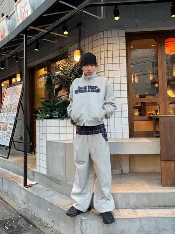 HTH 체크 패턴 스웨트 팬츠 그레이