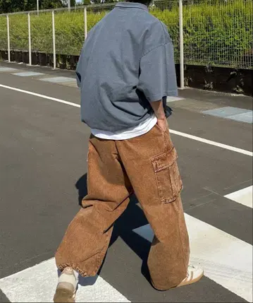 Perushu 베이지 카고 팬츠 M 사이즈