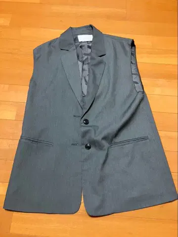 그레이 슬리브리스 베스트 더블 버튼