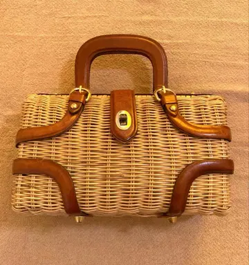 대나무 소재 x 가죽 핸드백