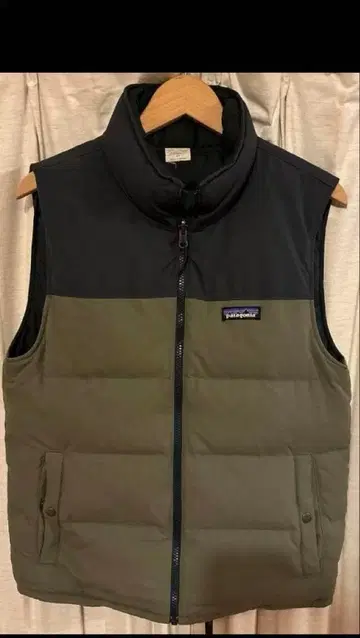 patagonia 다운 베스트 올리브 그린/블랙