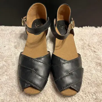 ing 블랙 오픈토 샌들 와이드 힐 23.5EE