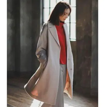 베이지 체스터 코트 사이드 포켓 포함