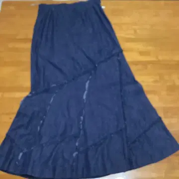 INGEBORG 다크 데님 비대칭 롱 스커트