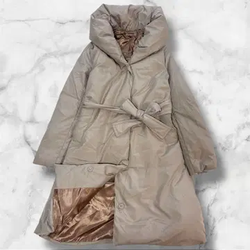 레지나 스크래치 페미닌 플레어 다운 코트 여배우 옷깃 M 사이즈