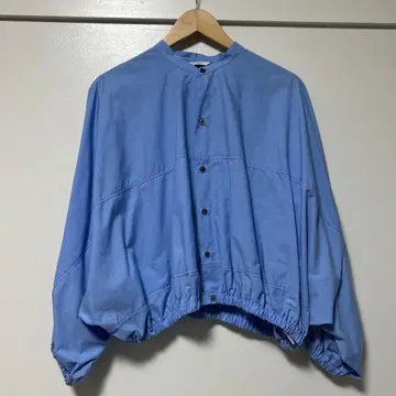 MANON 마논 라이트 블루 노카라 셔츠