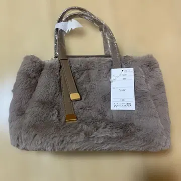 [ 미사용 새상품 ] 베이지 퍼 핸드백