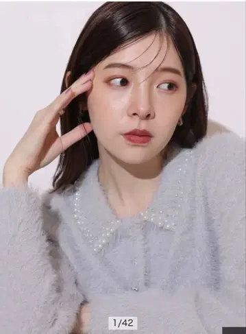 미사용 새상품 택 포함 펄 비쥬 카라 페더 니트