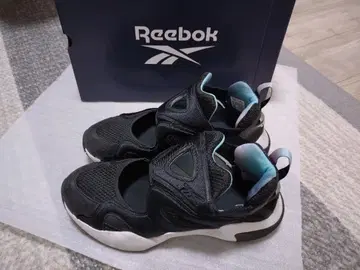 Reebok FURYLITE 블랙 스니커즈 메쉬 소재
