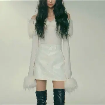 melt the lady wide fur tops white