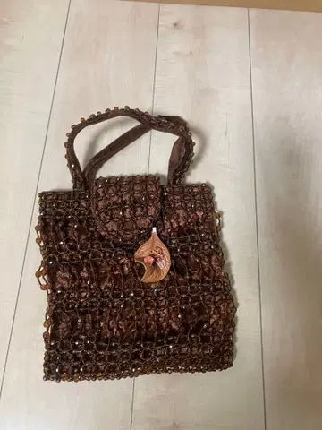 비즈 장식 브라운 핸드백