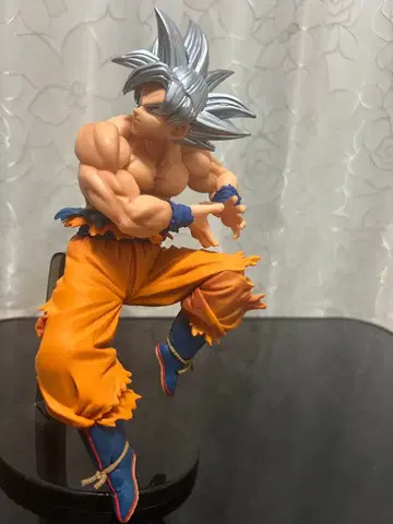 초사이어인 갓 초사이어인 손오공 피규어