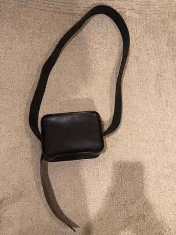 LIFESTYLIST 블랙 가죽 숄더백