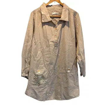 여성용 셔츠 긴팔 롱 기장 꽃무늬 자수 포켓 부착 베이지 LL