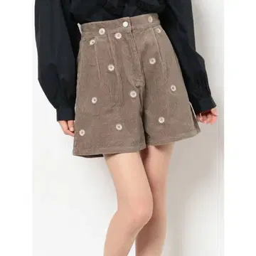 merry jenny 코듀로이 자수 숏팬츠 (브라운)