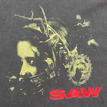 SAW 그래픽 T셔츠