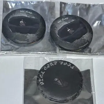 문자화 팝업 캔뱃지 틈새의 남자