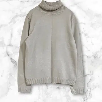 유니클로 베이지 계열 터틀넥 긴팔 니트 스웨터 M 아크릴 100