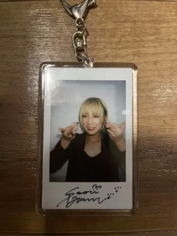 베이비 주연 이자와 사오리 친필 사인 폴라로이드