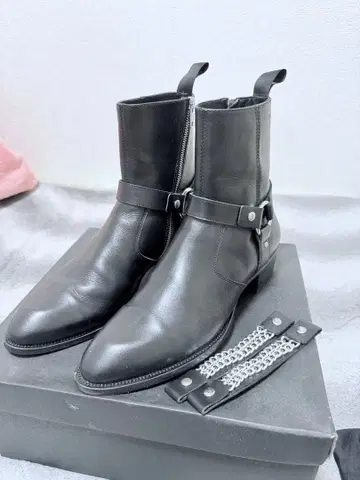 블랙 가죽 부츠 지퍼 포함