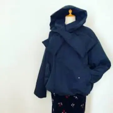 새상품급 CITEN 자켓 블랙 컬러 머플러 후드