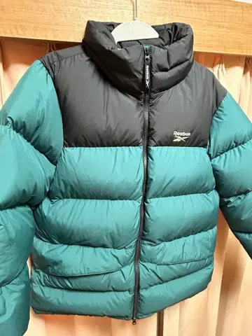 리복 다운 자켓 새상품급