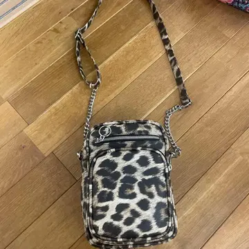 레오파드 무늬 숄더백