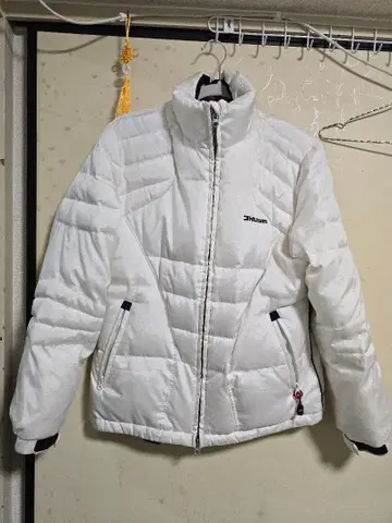 TOMMY HILFIGER 화이트 다운 자켓 M 사이즈