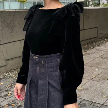 cygne 리본 숄더 벨로아 상의