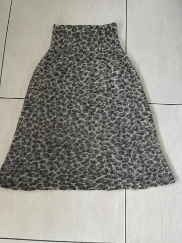 KRIZIA 레오파드 무늬 플레어 스커트 무릎 기장 그레이