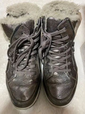 스트라이브 새상품급 스니커즈 겨울용