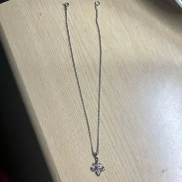 실버 크로스 모티브 목걸이
