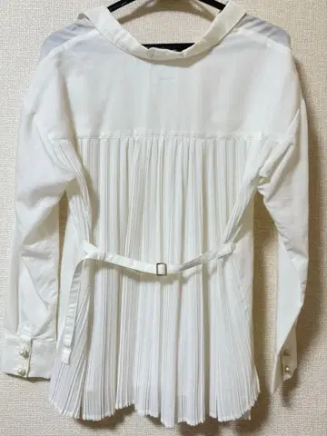 VICKY 화이트 버튼 셔츠 플리츠