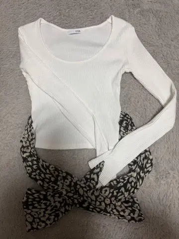 GYDA 화이트 레오파드 백리본