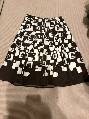 JUDY COLLECTION 플레어 스커트 브라운과 화이트