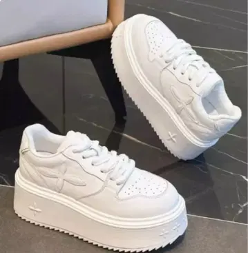 샤르므 시크 루드 플라워 도트 스니커즈 통굽 스니커즈 화이트