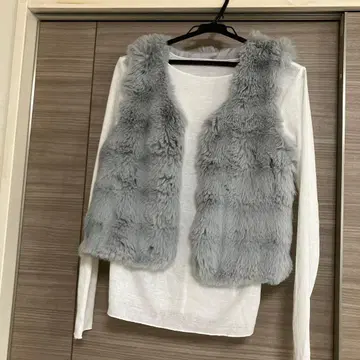 [ 미사용 새상품 ] 그레이 퍼 베스트